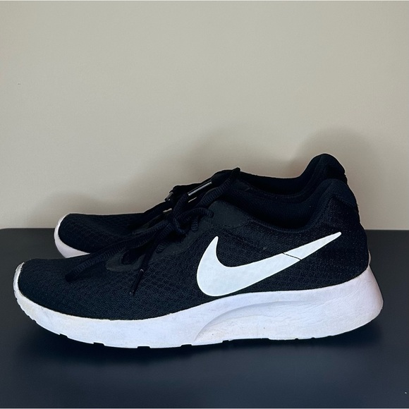 Women’s Black Nike Running Shoes - Picture 3 of 4
